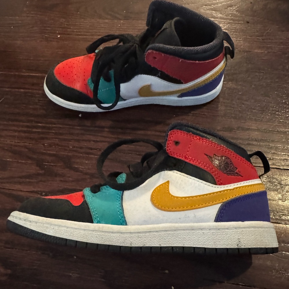 Air Jordan 1 Mid, size 1Y